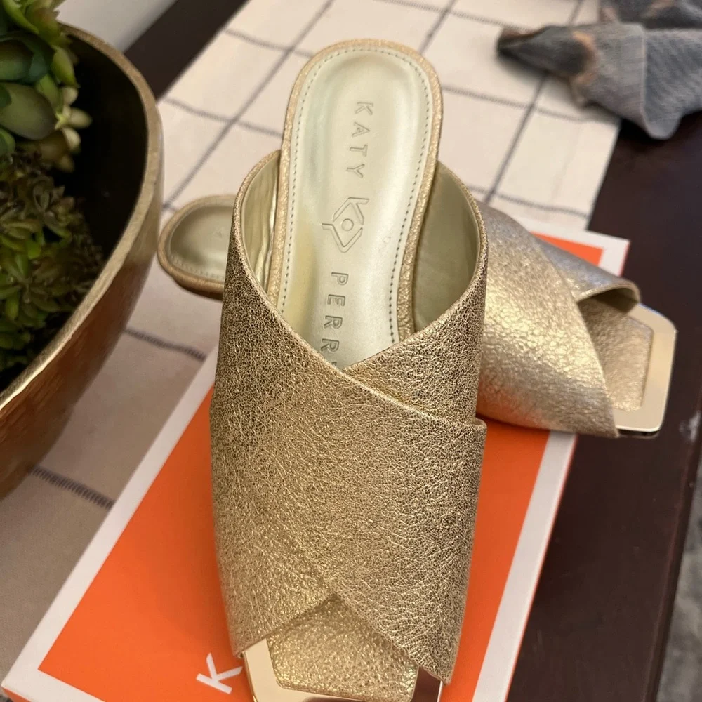 Katy Perry Collection Gold Metallic Slides Size 7.5 Stunning Summer Sandal NIB